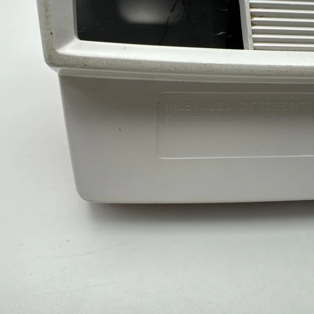 VINTAGE VIEW-MASTER - Vintage Red & White with Blue Lever - GAF - 3-D Viewer